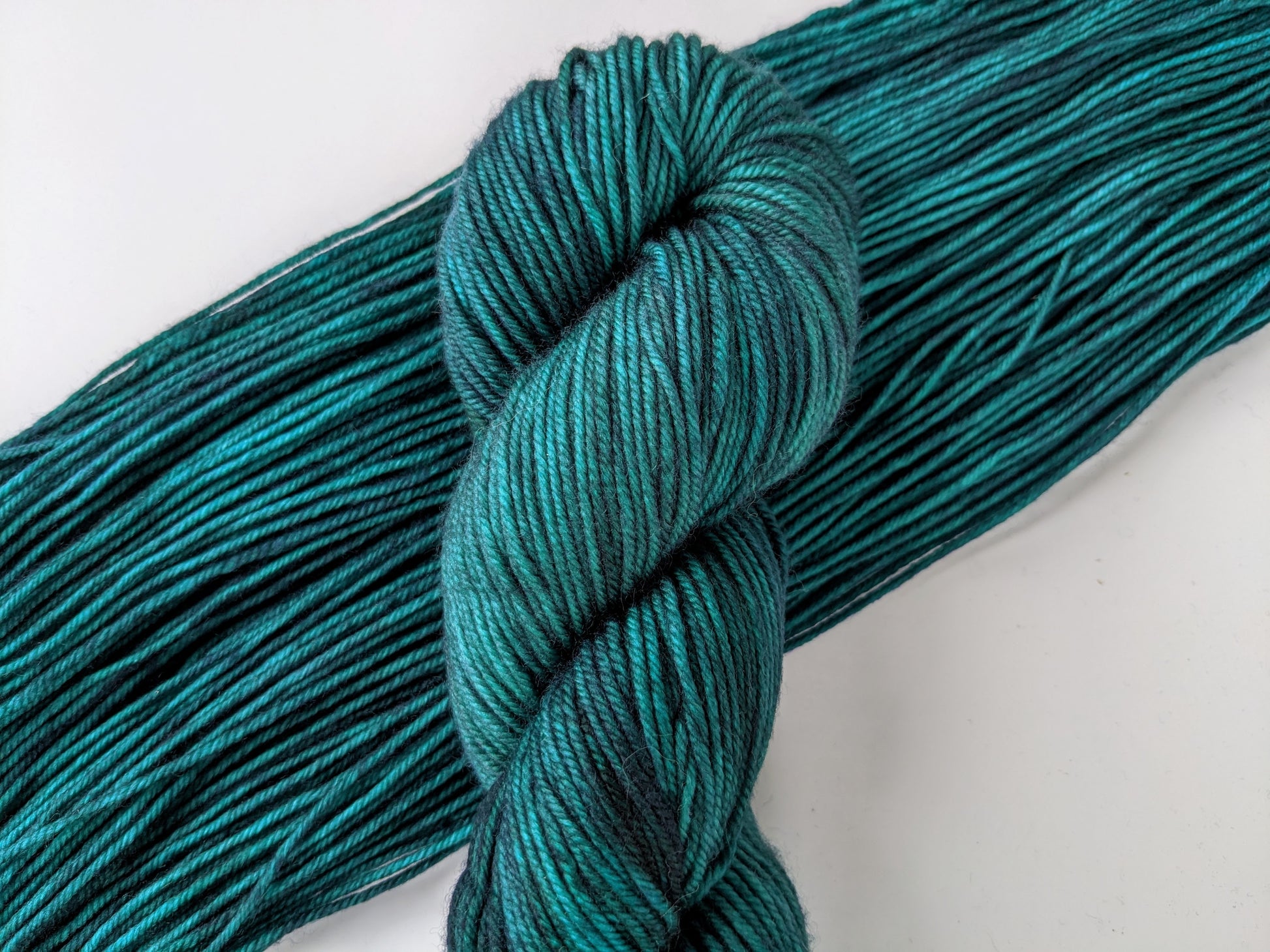 Emerald Green Yarn Mini Skein DK Handspun Yarn Merino Yarn 