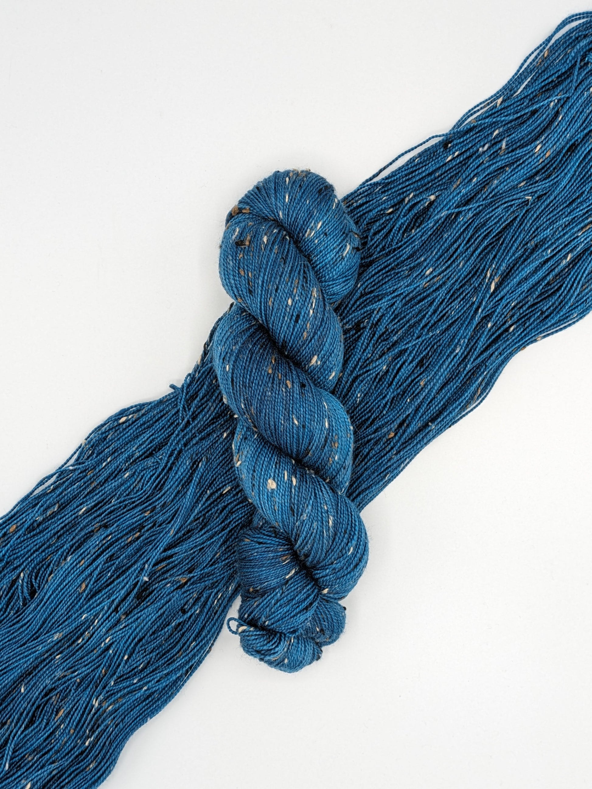 Tealicious Yarn skein in tweed fingering weight, showcasing vibrant teal color